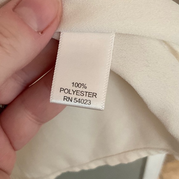 Banana Republic Sheer Cream Sleeveless Blouse Size 6 - Picture 3 of 7